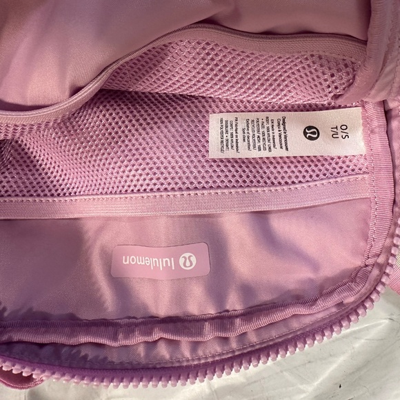 Lululemon Everywhere Belt Bag Pink  NWT - Picture 4 of 4